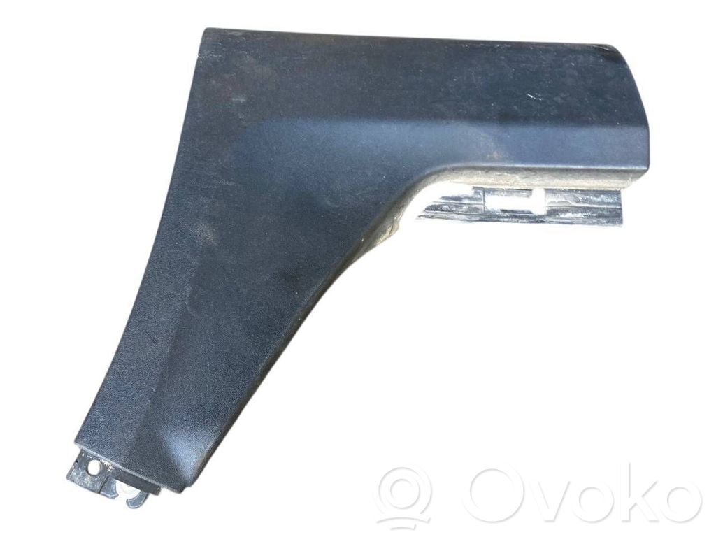 Aizmugurējā virsbūves sliekšņa dekoratīvā apdare