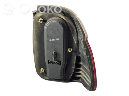 Aizmugurējais lukturis virsbūvē