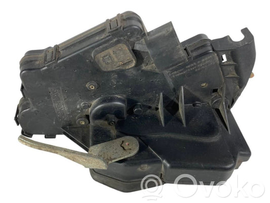 Priekšpusē slēdzene