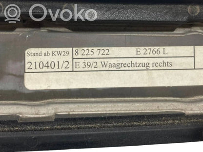 Aizmugurē logu aizkars