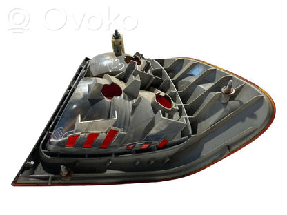 Aizmugurējais lukturis virsbūvē