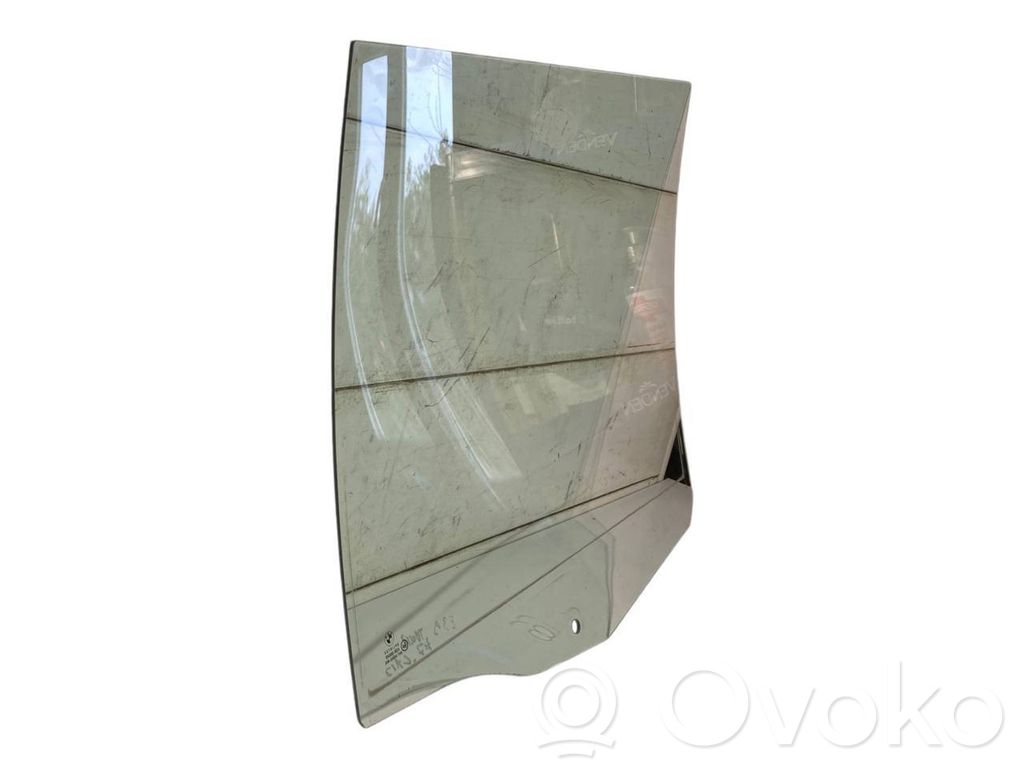 aizmugurējo durvju stikls