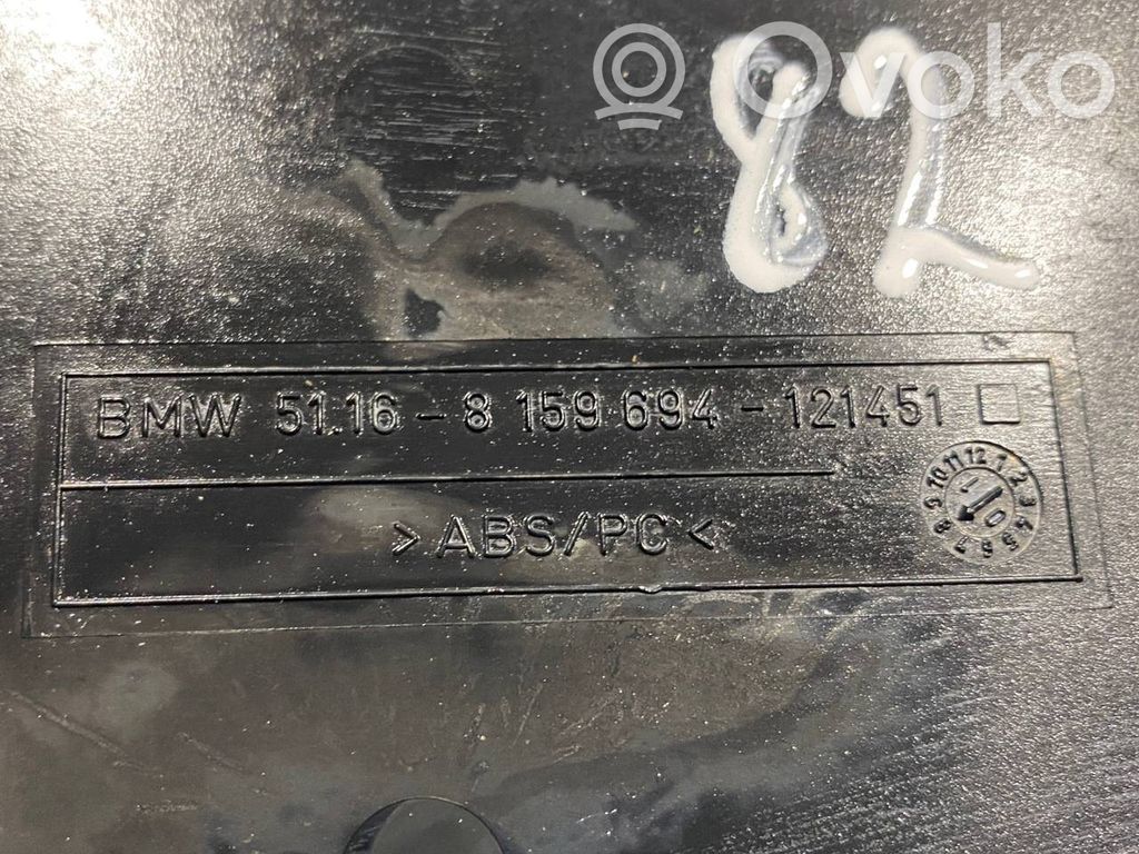 Cigarešu aizdedzināmais priekšā