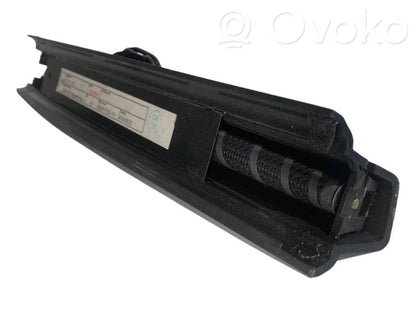 Aizmugurē logu aizkars