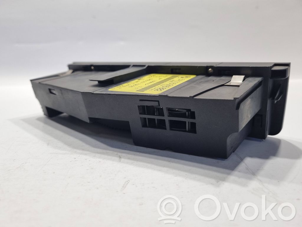 Gaisa kondicioniera / klimata kontroles / salona apsildes vadības bloks (salonā)