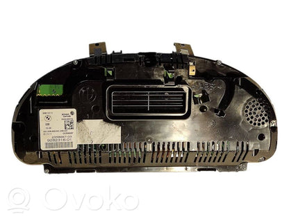 Speedometer (in the instrument panel)