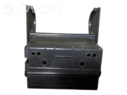 Pelnutrauks (aizmugurē)