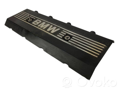 Dzinēja pārsegs (dekoratīva apdare)