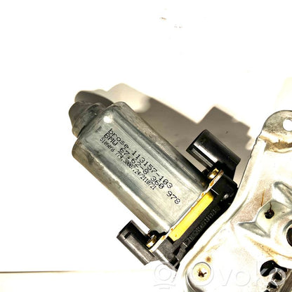 Priekšpusē elektriskā loga pacelšanas mehānisma komplekts