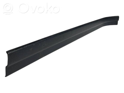 Priekšējā sliekšņa dekoratīvā apdare (iekšējā)