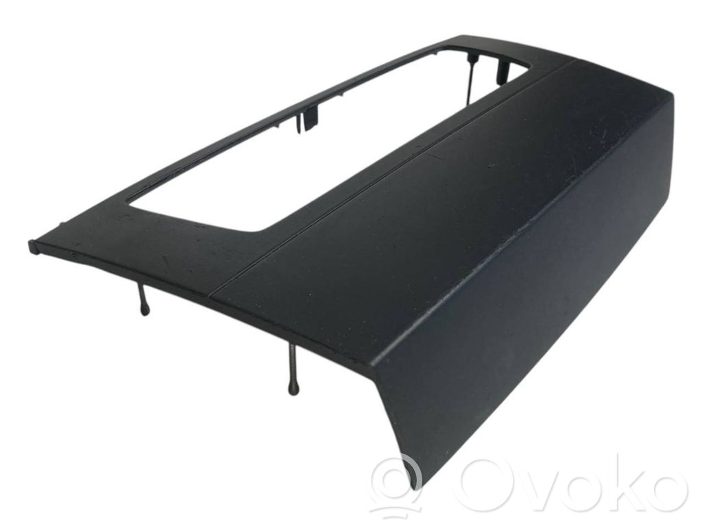 Radiouztvērēja / navigācija dekoratīvā apdare