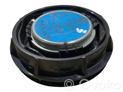 Skaļrunis (-i) priekšējās durvīs