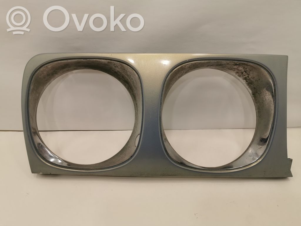 Priekšējā luktura dekoratīvā apdare