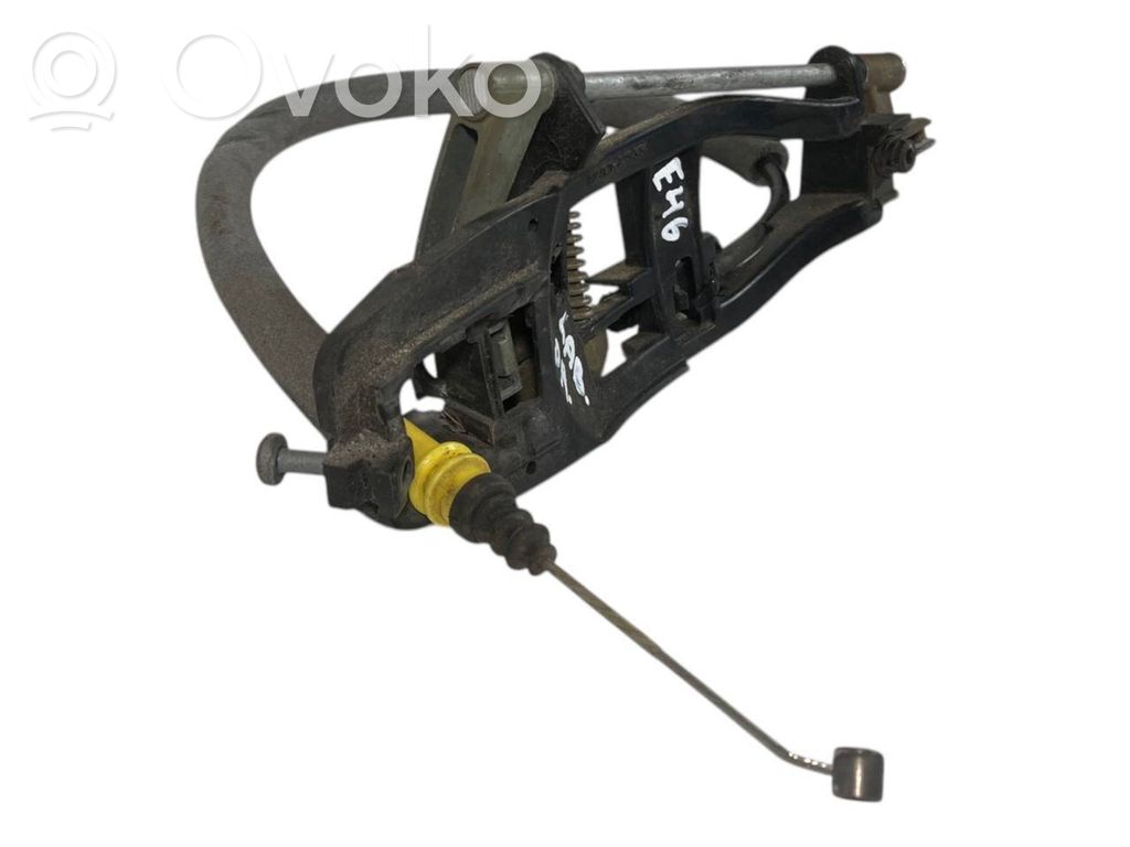 Priekšpusē turētājs / kronšteins ārējam atvēršanas rokturim