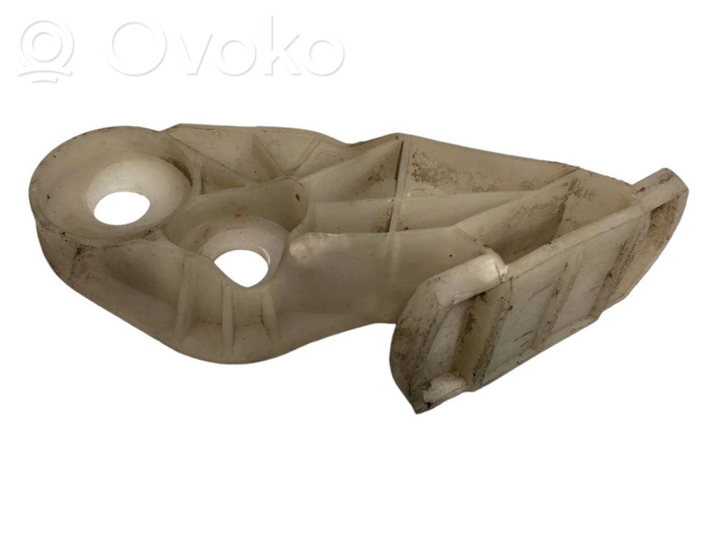 Priekšpusē bampera turētājs