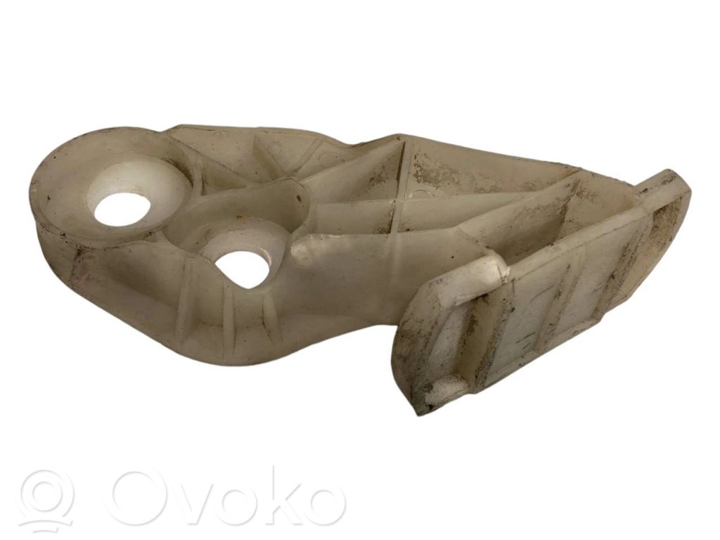 Priekšpusē bampera turētājs