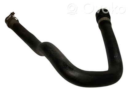 Caurulīte (-es) / šļūtene (-es)