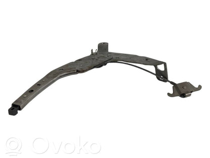 Rokas bremzes mehānisms (salonā)