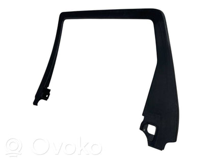 Aizmugurē durvju stikla apdare