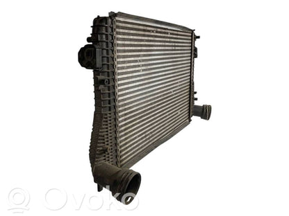Starpdzesētāja radiators