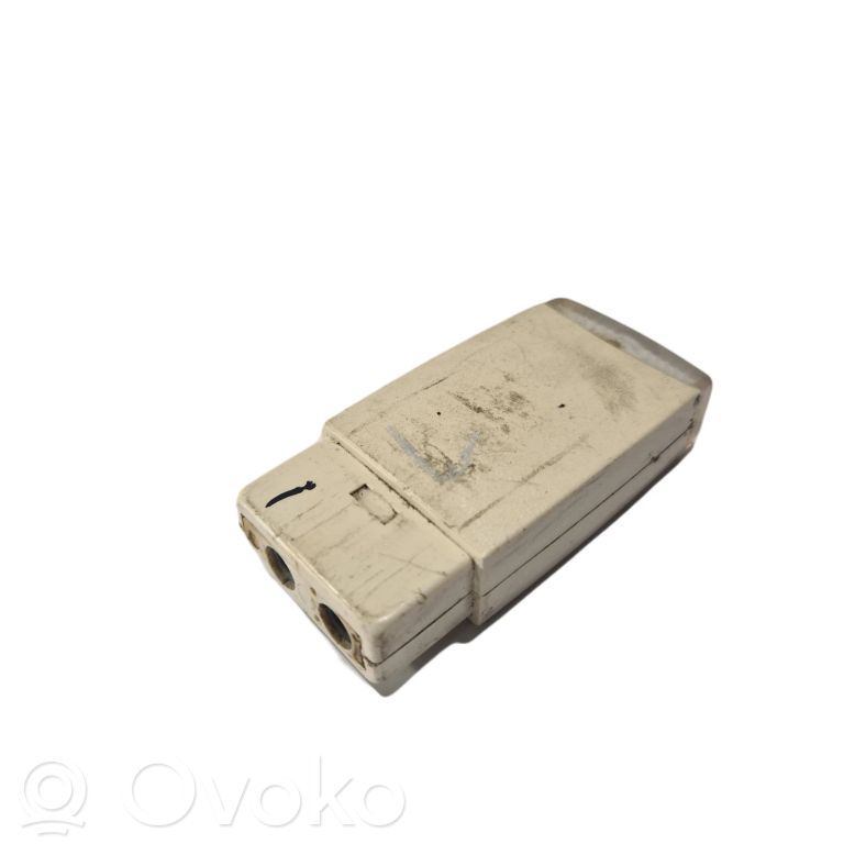 Pārnēsājamais lukturīts cimdu nodalījumā