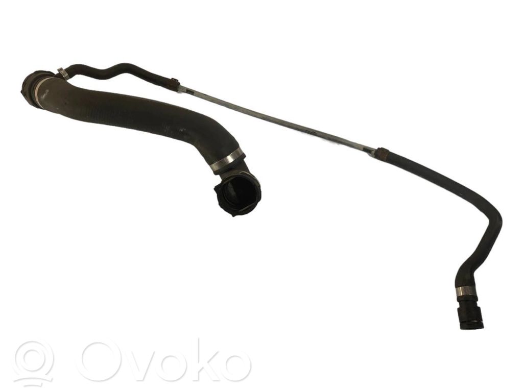 Caurulīte (-es) / šļūtene (-es)