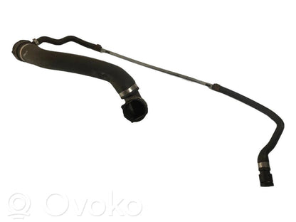 Caurulīte (-es) / šļūtene (-es)