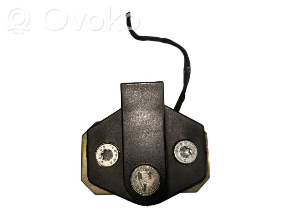 Priekšpusē slēdzenes cilpa