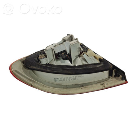 Aizmugurējais lukturis virsbūvē