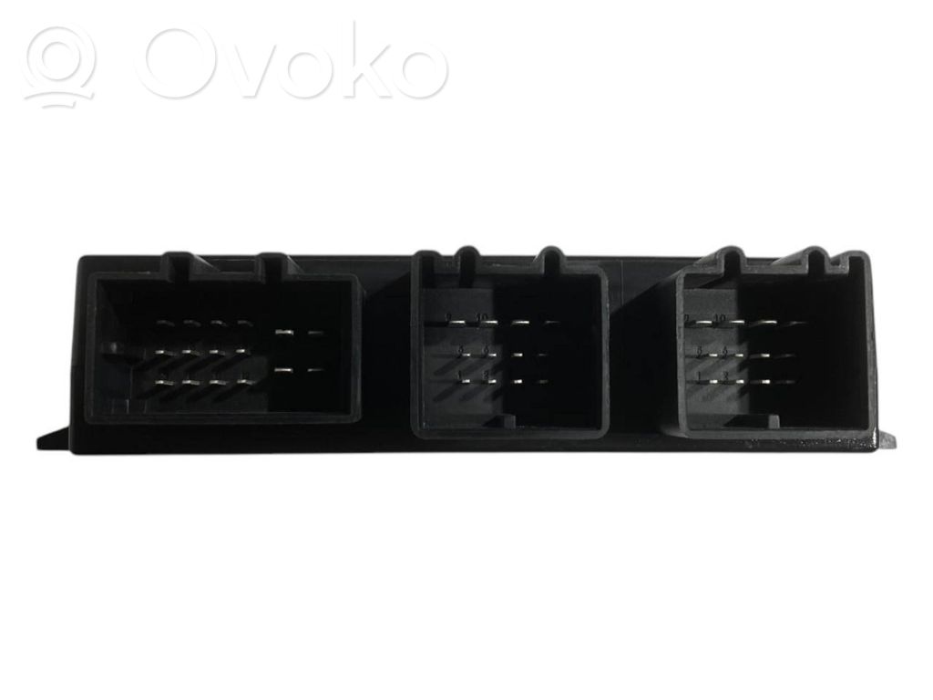 Piekabes āķa vadības bloks