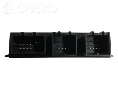 Piekabes āķa vadības bloks