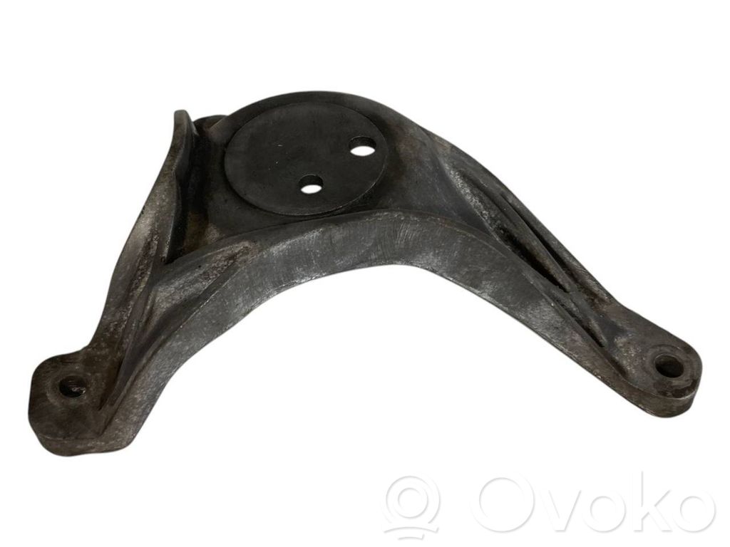 Engine mounting bracket