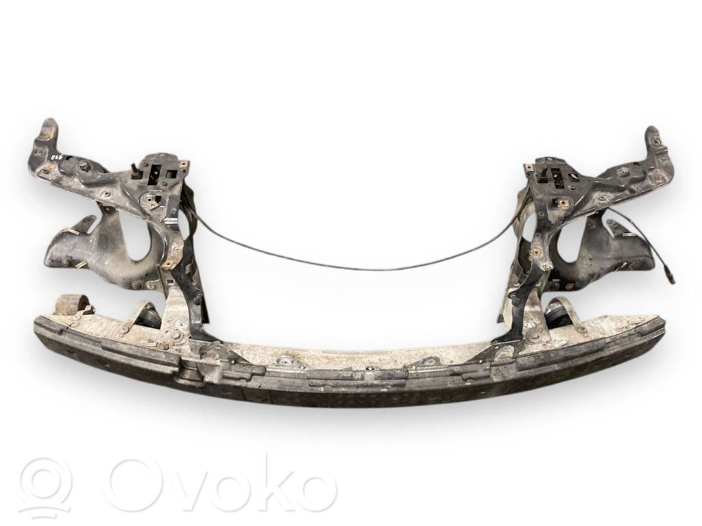 Priekšpusē bampera sija / balka