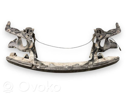 Priekšpusē bampera sija / balka