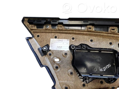 Apšuvums aizmugurējām durvīm