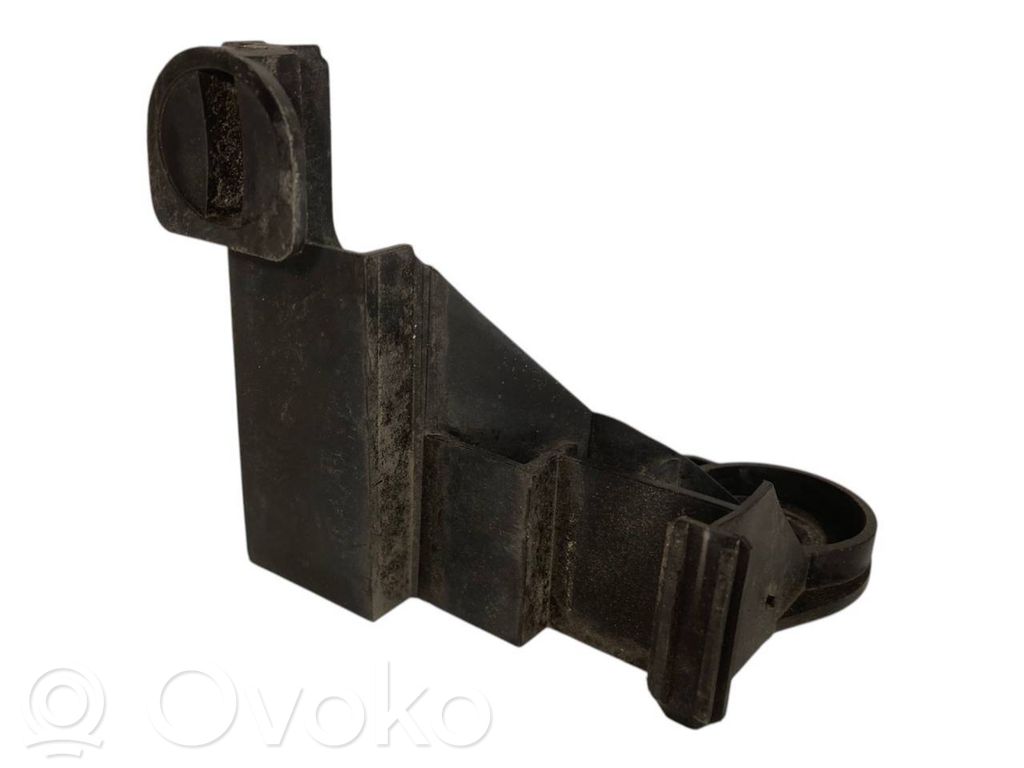 Priekšpusē bampera turētājs