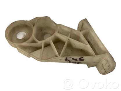 Priekšpusē bampera turētājs