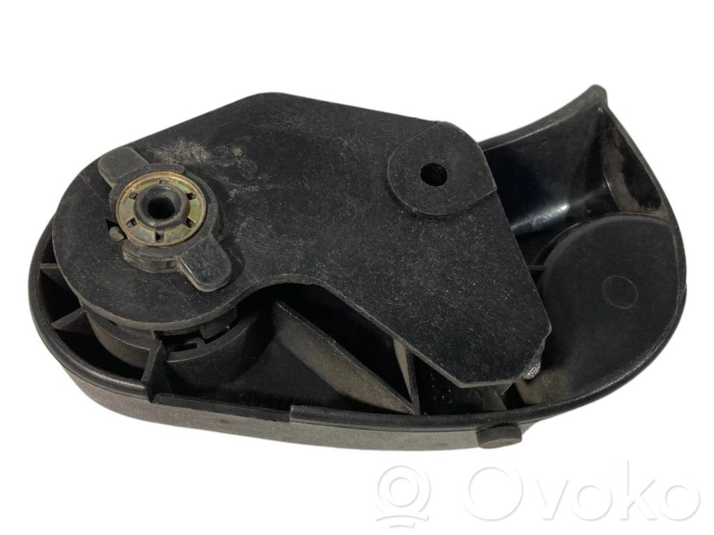 Dzinēja pārsega attaisīšanas rokturītis