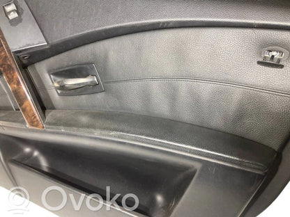 Priekšējo durvju apdare