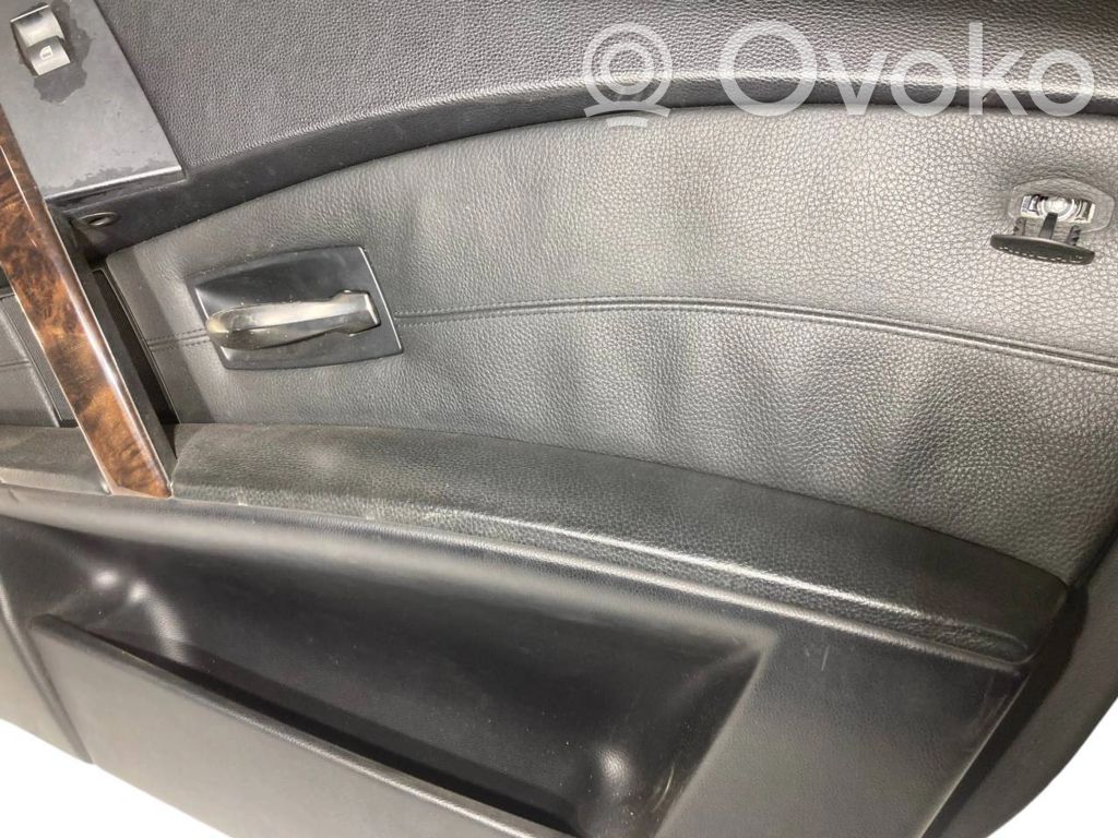 Priekšējo durvju apdare