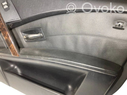 Priekšējo durvju apdare