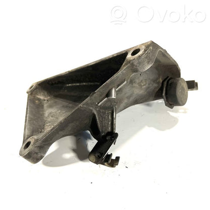 Dzinēja nostiprināšanas stiprinājums-kronšteins