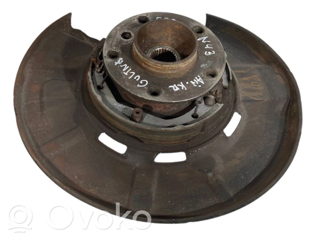 Aizmugurē riteņa rumbas vārpstas šarnīrs (stupica, capfa)