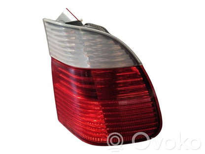 Aizmugurējais lukturis virsbūvē