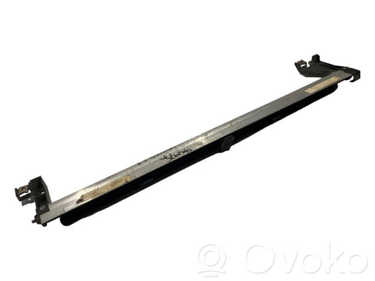 Занавеска на окне сзади