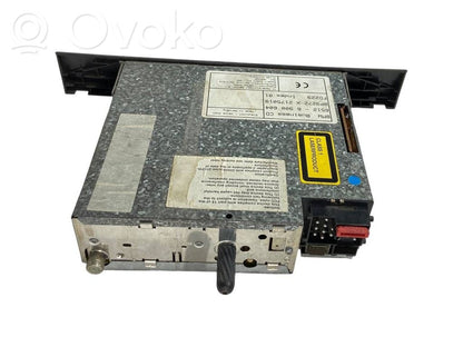 Radio / CD/DVD atskaņotājs / navigācija