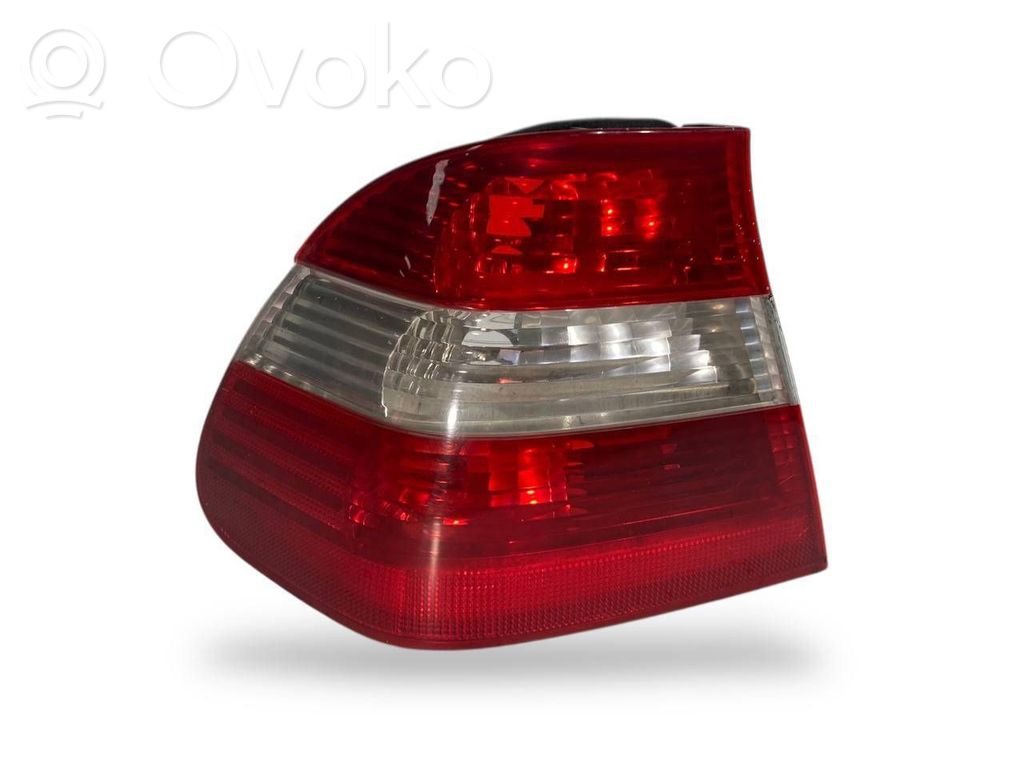 Aizmugurējais lukturis virsbūvē