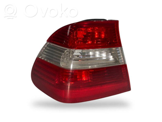 Aizmugurējais lukturis virsbūvē