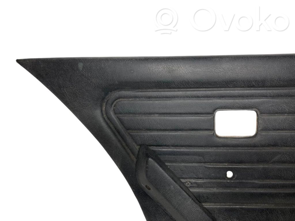 Apšuvums aizmugurējām durvīm