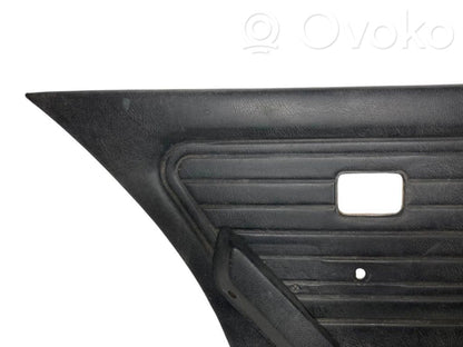 Apšuvums aizmugurējām durvīm